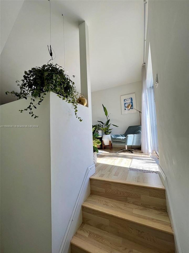 240 Sw 15th Rd #109 - Photo 3 of 8