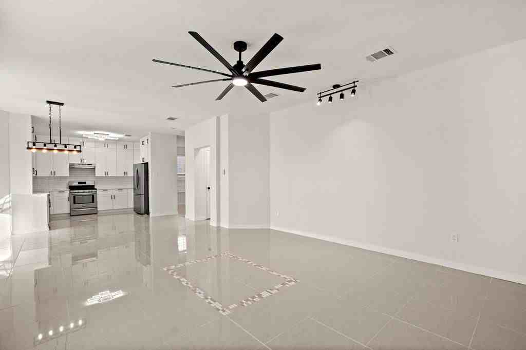 2011 Monica Ln - Photo 2 of 8