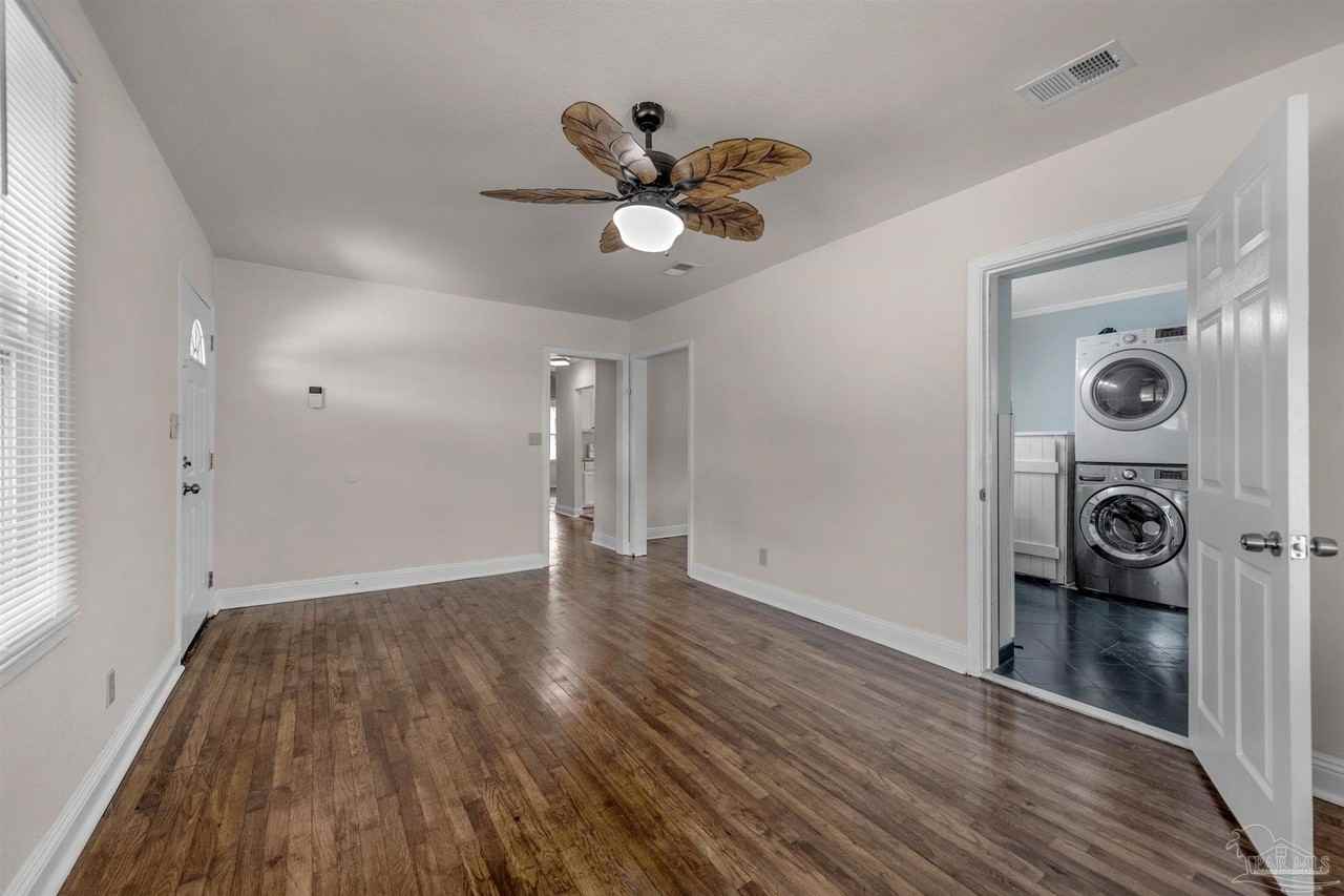 303 Southeast Gilliland Road - Photo 5 of 33