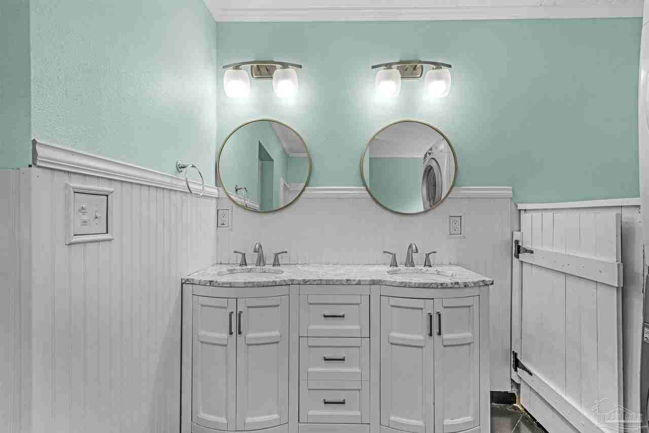 303 Southeast Gilliland Road - Photo 6 of 33