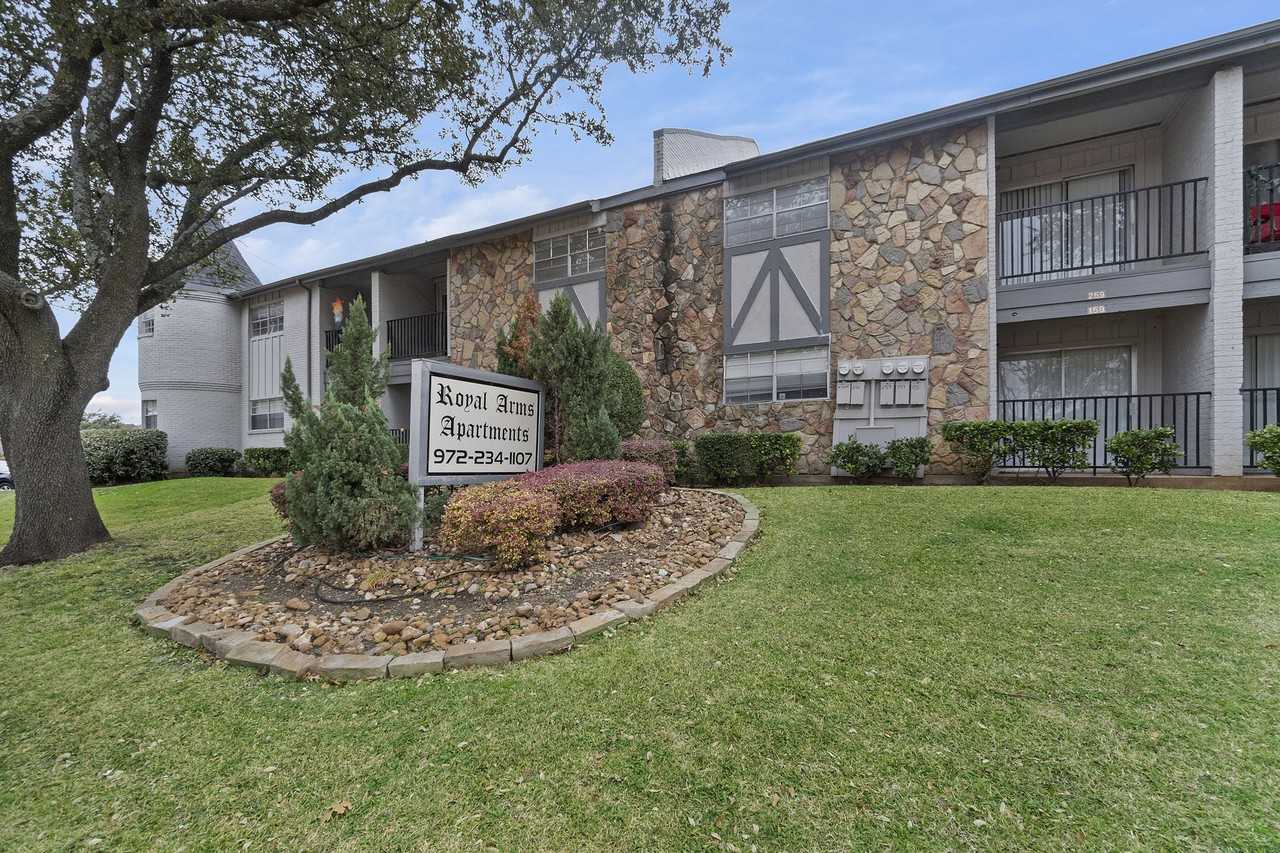 Royal Arms - Photo 3 of 11