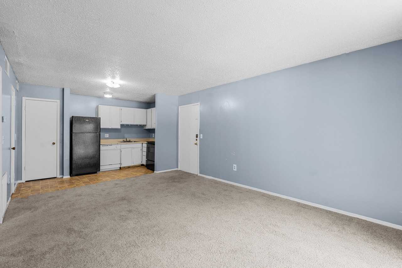 Creekside Apartments - Photo 4 of 39