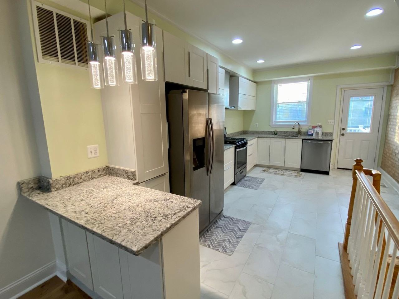 634 S Newkirk St - Photo 4 of 22