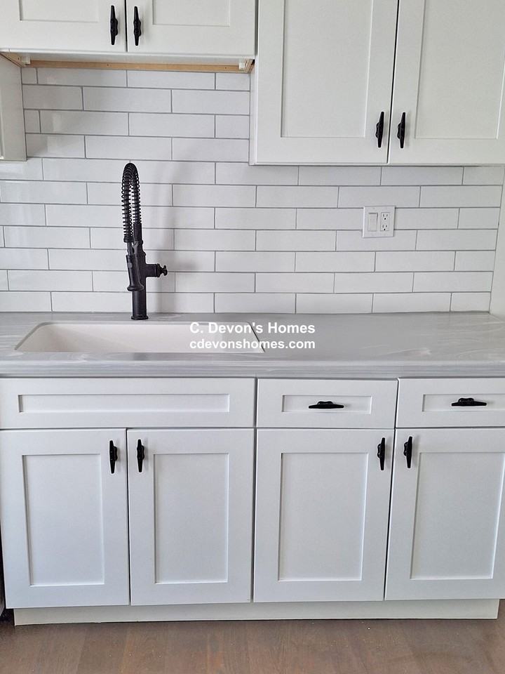 953 Shirley St #2 - Photo 3 of 18