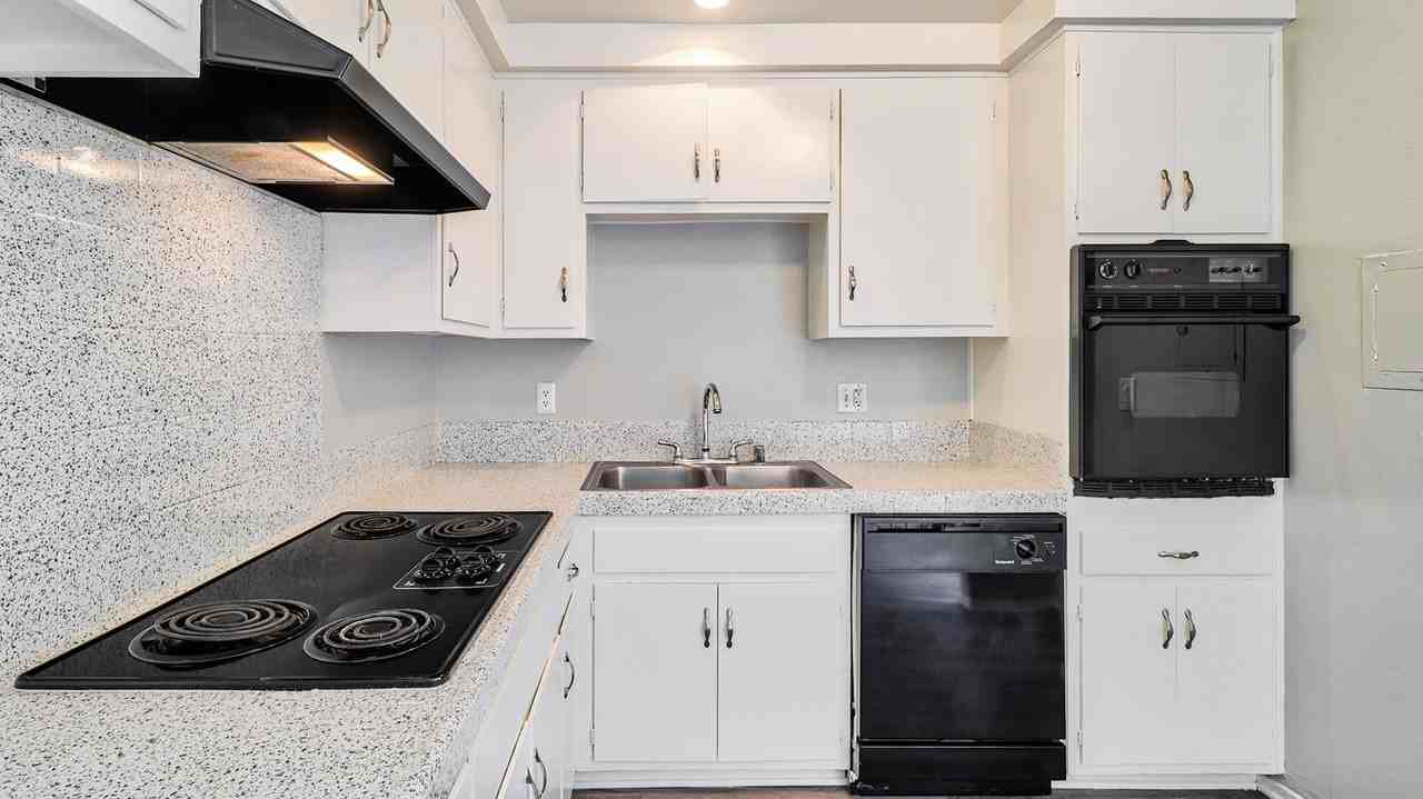 Los Arboles - Photo 5 of 9