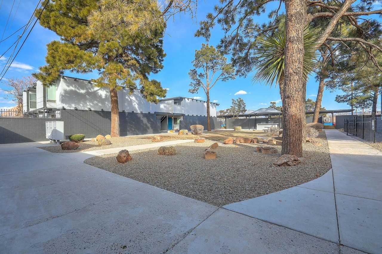 The Valencia Apartments - Photo 6 of 46