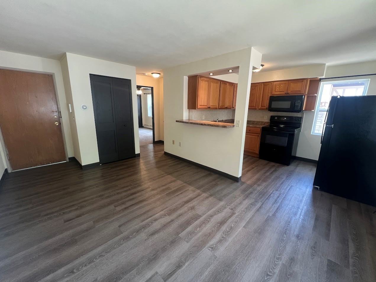 247 Langdon St - Photo 5 of 29