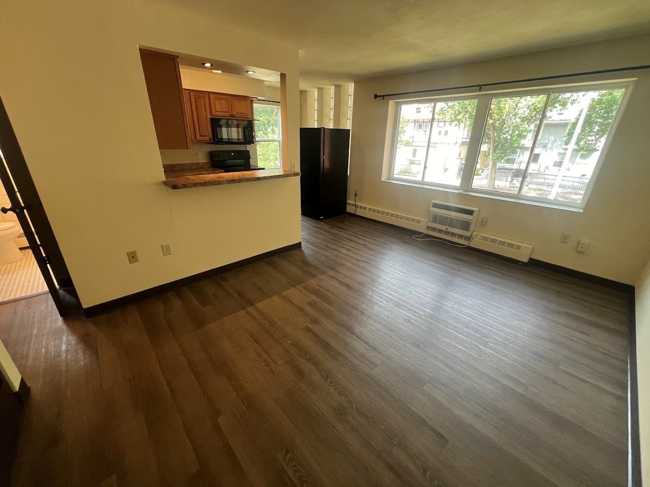 247 Langdon St - Photo 7 of 29