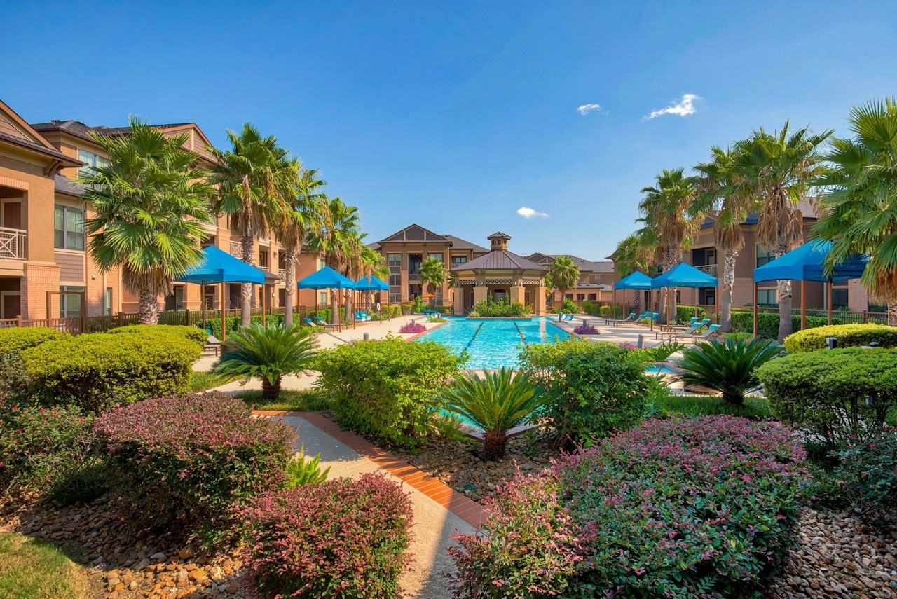 Grand Fountain - Photo 2 of 33