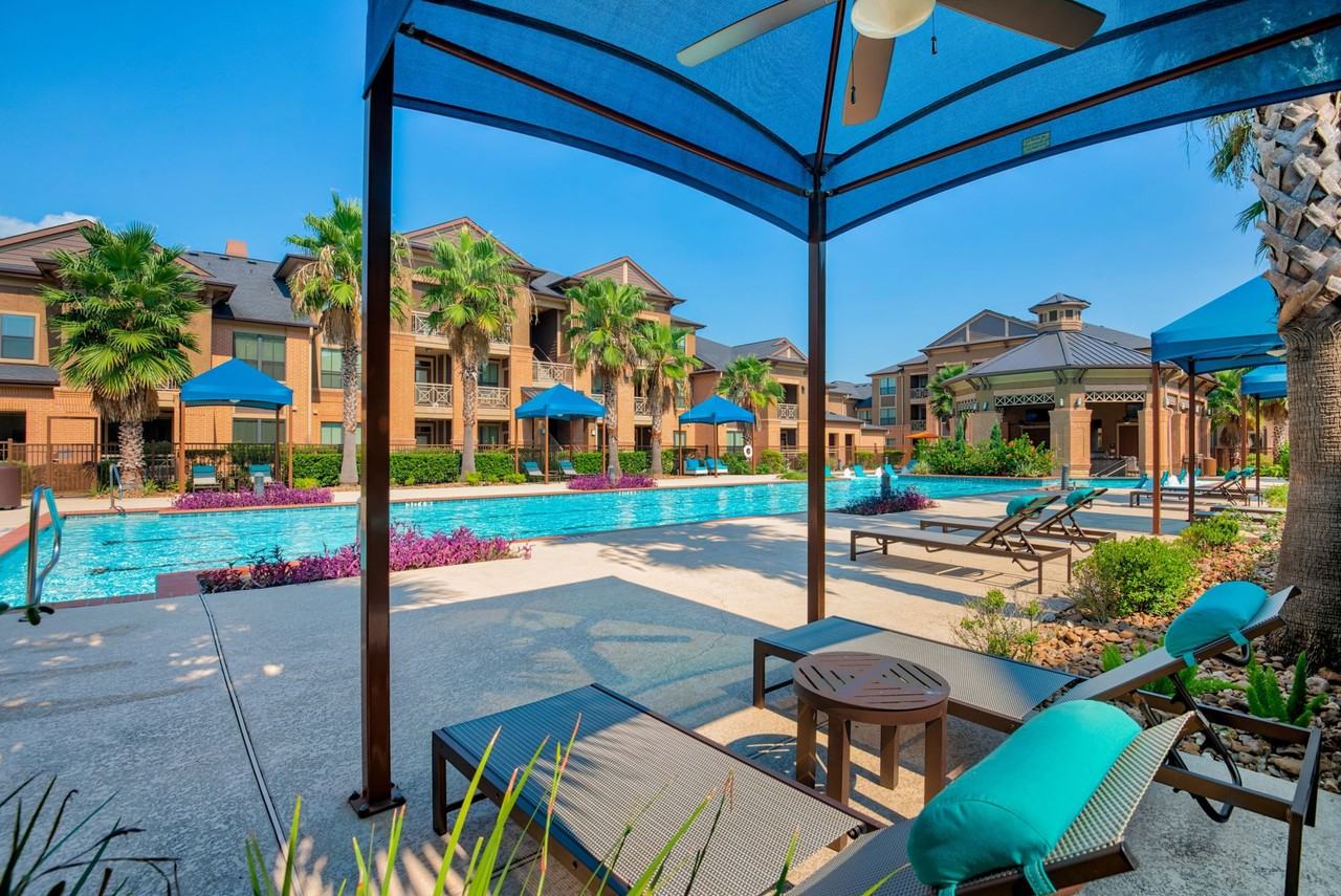 Grand Fountain - Photo 4 of 33