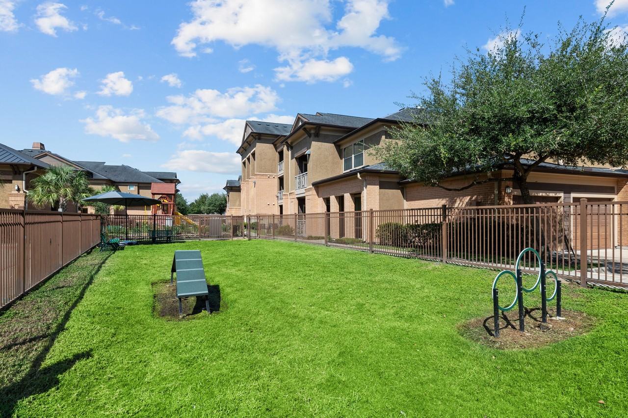 Grand Fountain - Photo 7 of 33