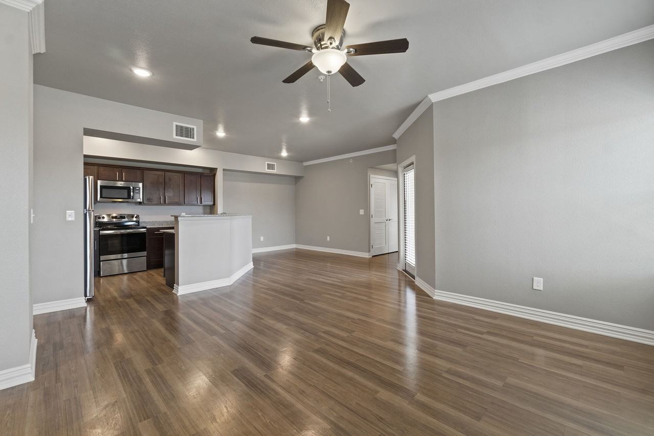 HYDE PARK - Photo 4 of 50