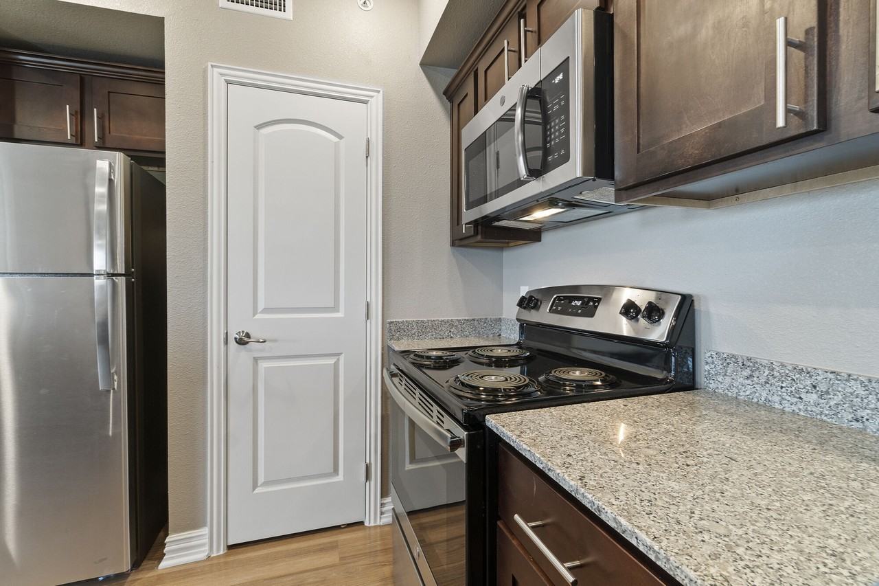 HYDE PARK - Photo 7 of 50