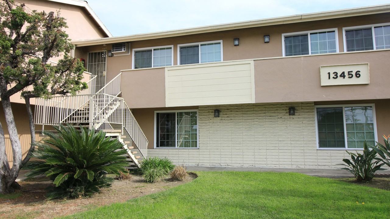 Newland Garden - Photo 5 of 10