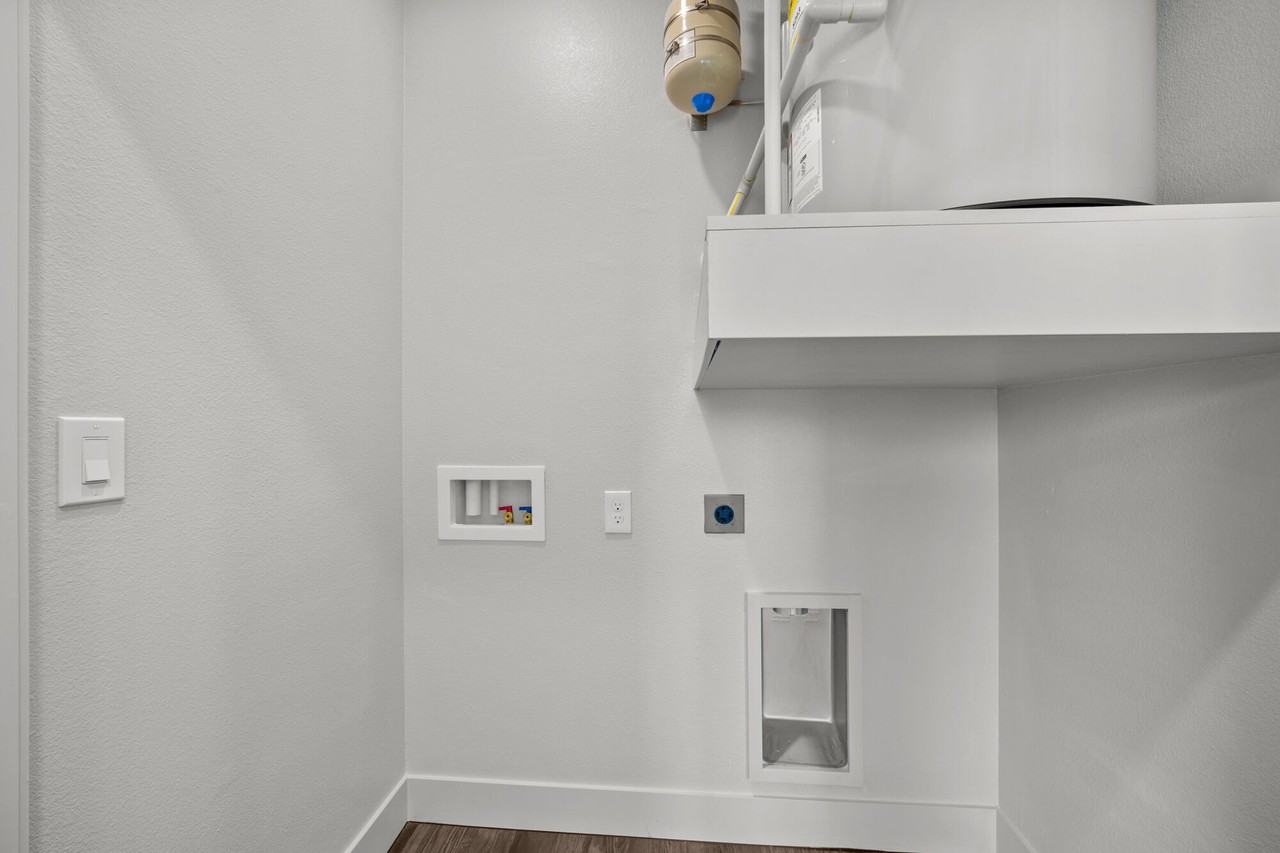 Brook Hollow - Photo 5 of 38