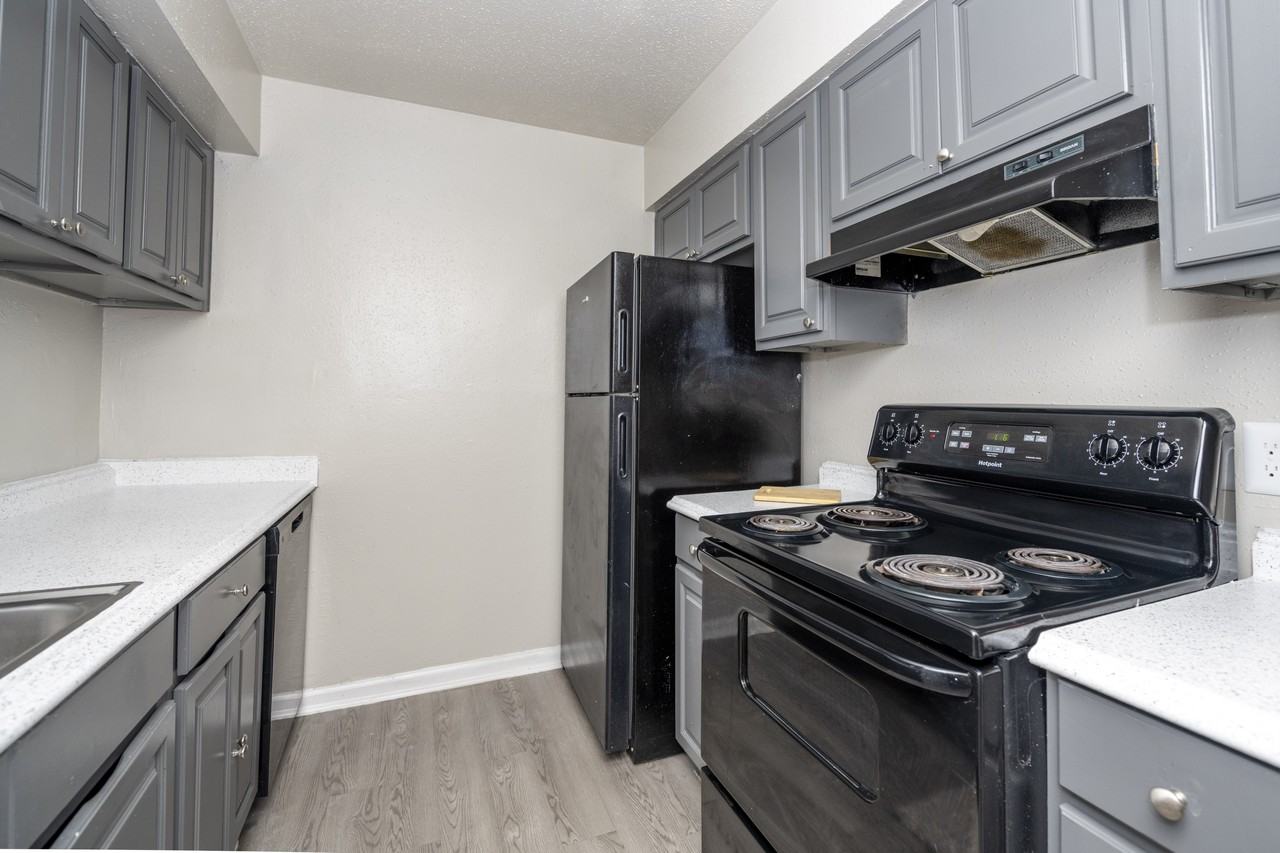 Amber Hill - Photo 3 of 50