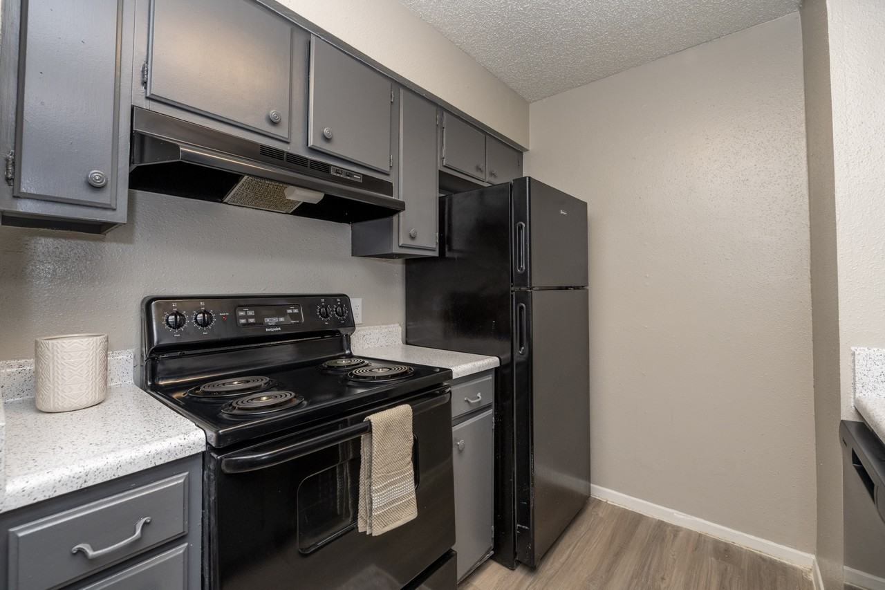 Amber Hill - Photo 7 of 50