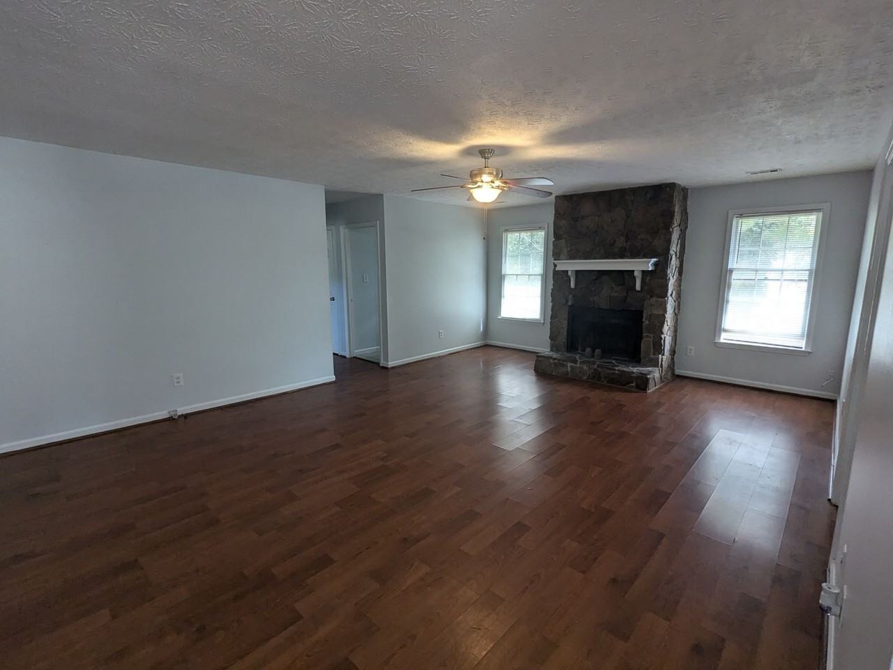 2316 Hammond Ct - Photo 3 of 21