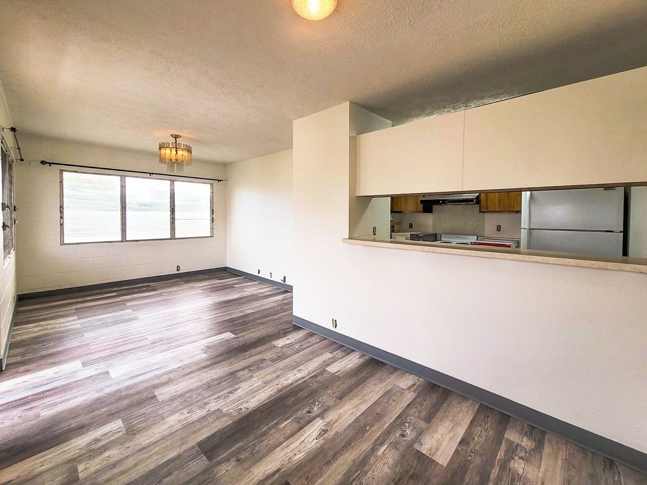 1123 - Photo 2 of 12