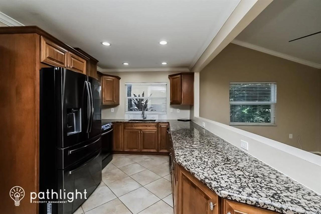 300 N Bay Hills Blvd - Photo 2 of 16