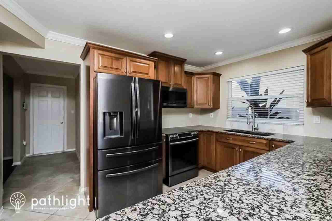 300 N Bay Hills Blvd - Photo 3 of 16