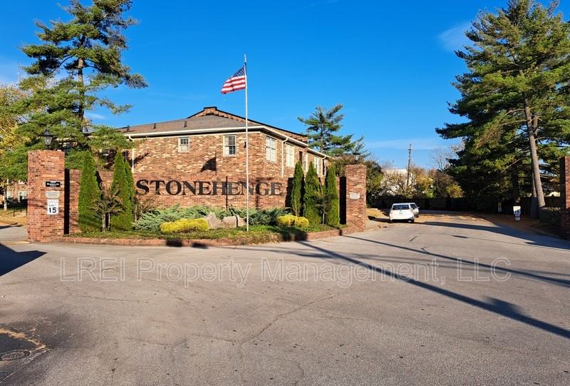 255 Salisbury Sq - Photo 2 of 16