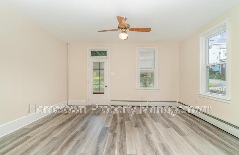 534 W Market St - Photo 2 of 18