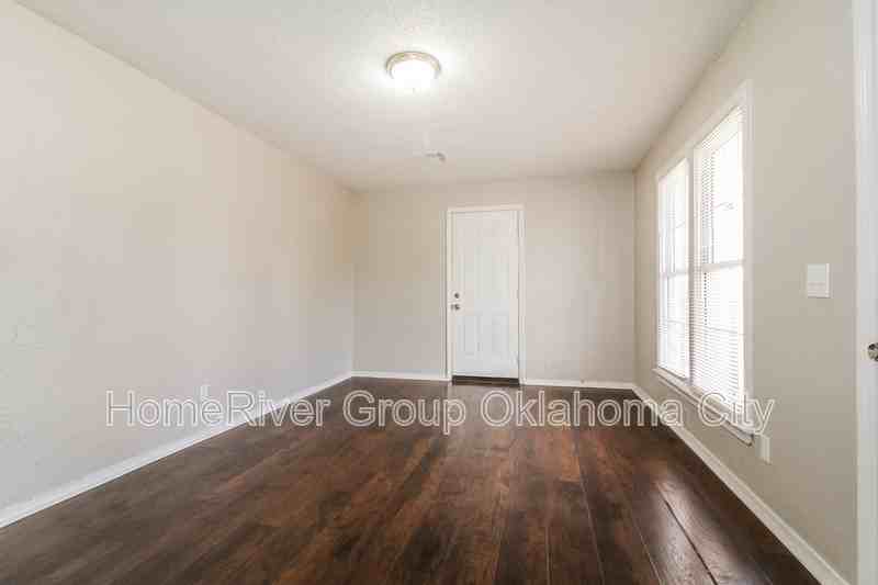 1312 Ne 44th St - Photo 3 of 22