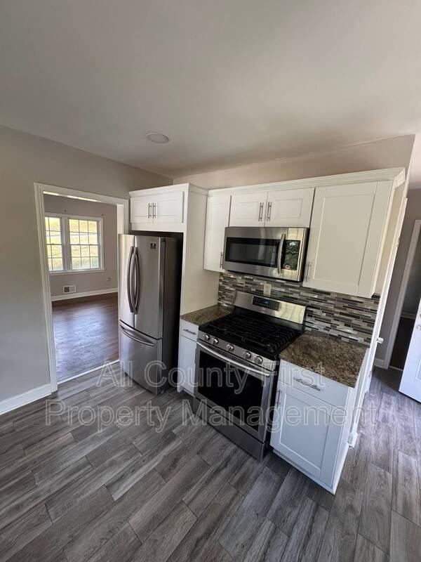 1093 Fayetteville Rd Se - Photo 6 of 18