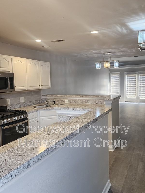 19 Cambridge Oak Cir - Photo 2 of 10