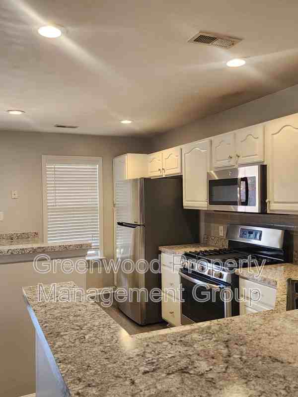 19 Cambridge Oak Cir - Photo 3 of 10