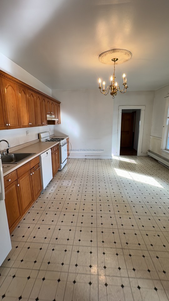 17 Bigelow St #1 - Photo 5 of 15
