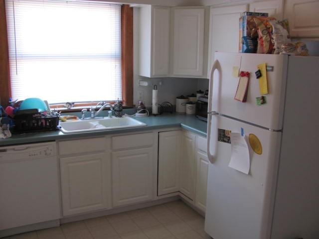 323 E Johnson St - Photo 2 of 7