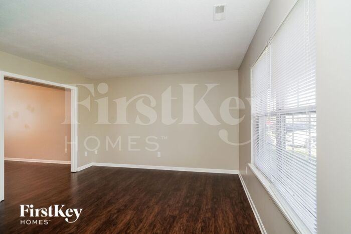 319 W Harriman Ave - Photo 3 of 15