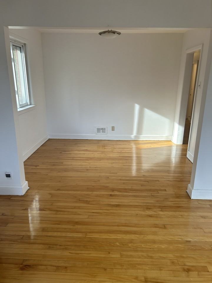 1419 Mayview Avenue - Photo 2 of 8