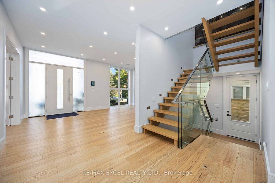 8 Scarborough Heights Boulevard - Photo 2 of 11