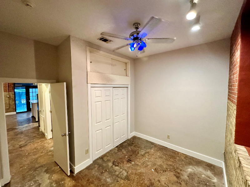 710 S Medina - Photo 4 of 20