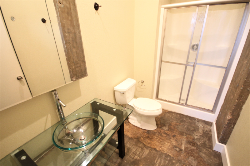 710 S Medina - Photo 6 of 20