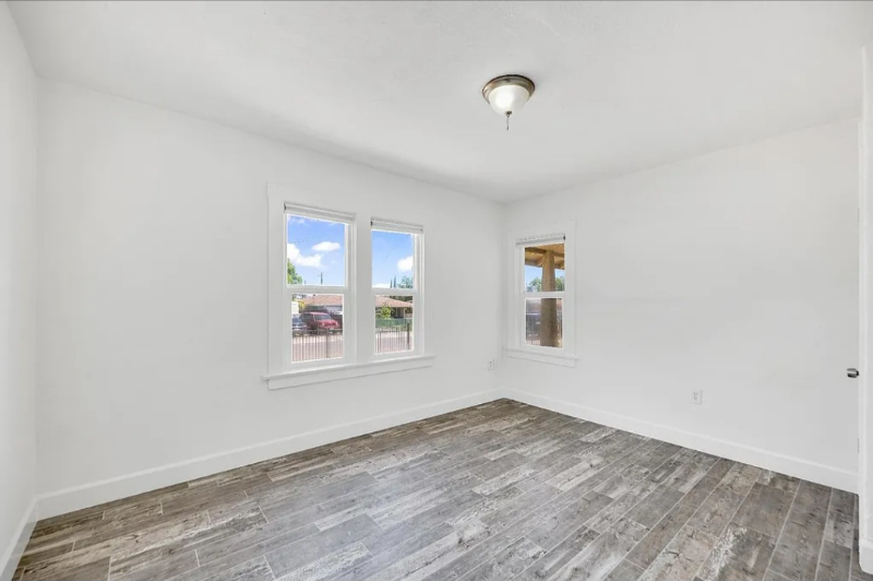 720 Lindsay Ave - Photo 2 of 10