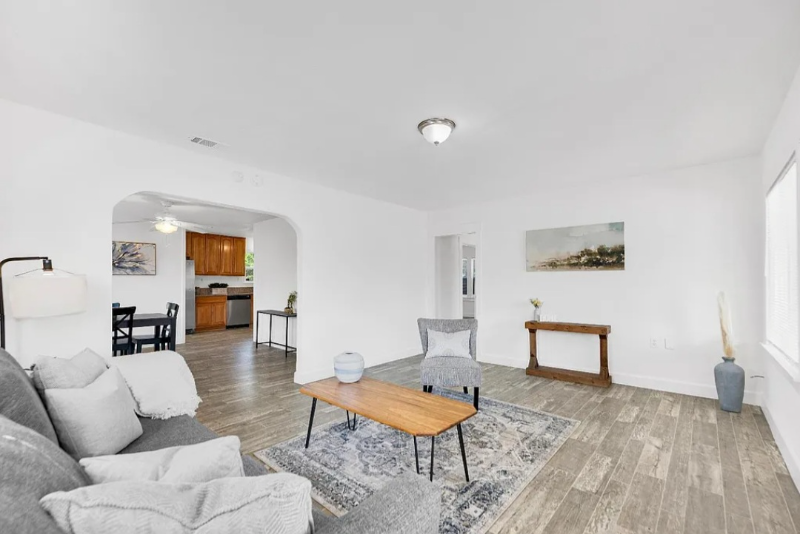 720 Lindsay Ave - Photo 3 of 10