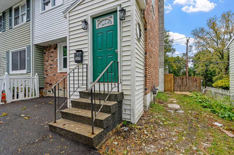 247 Mount Hope Dr - Photo 2 of 20