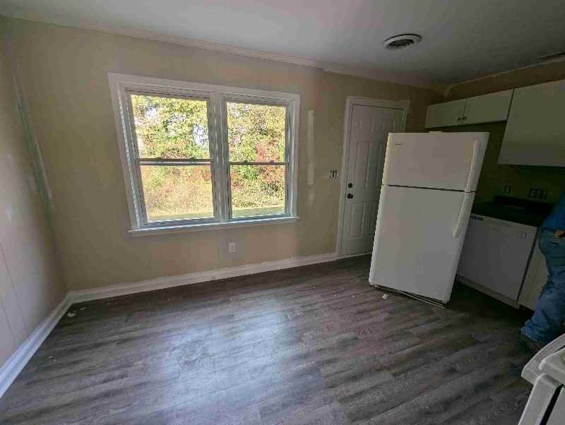 240 Glenn St - Photo 3 of 3