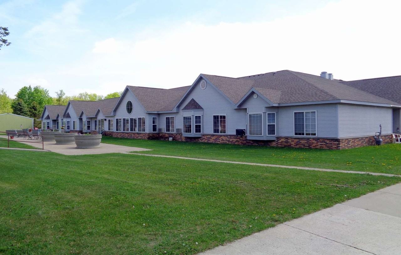 Heritage Manor - Photo 3 of 9