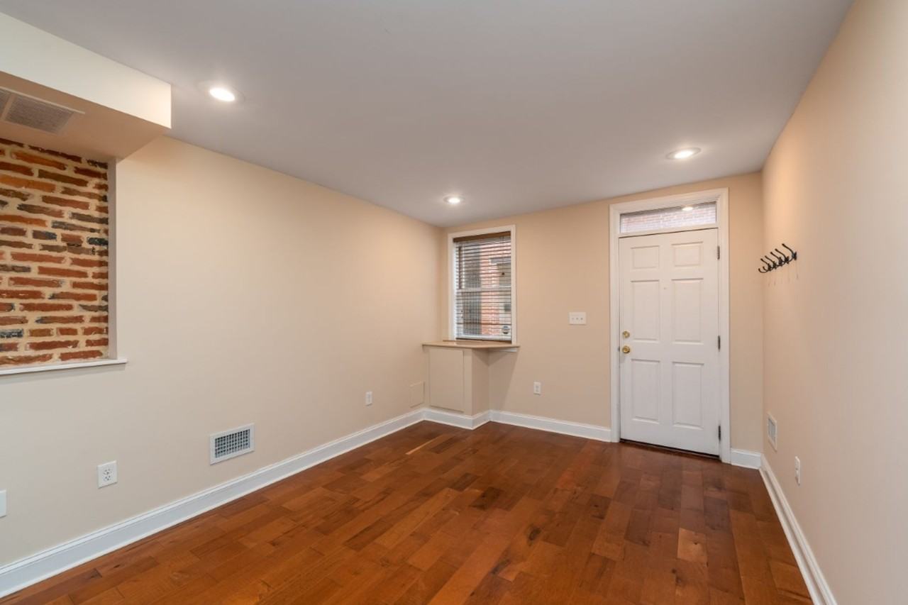 104 S Chapel St - Photo 3 of 20
