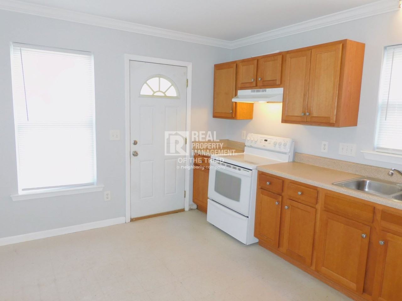 1019 S Josephine Boyd St - Photo 2 of 20