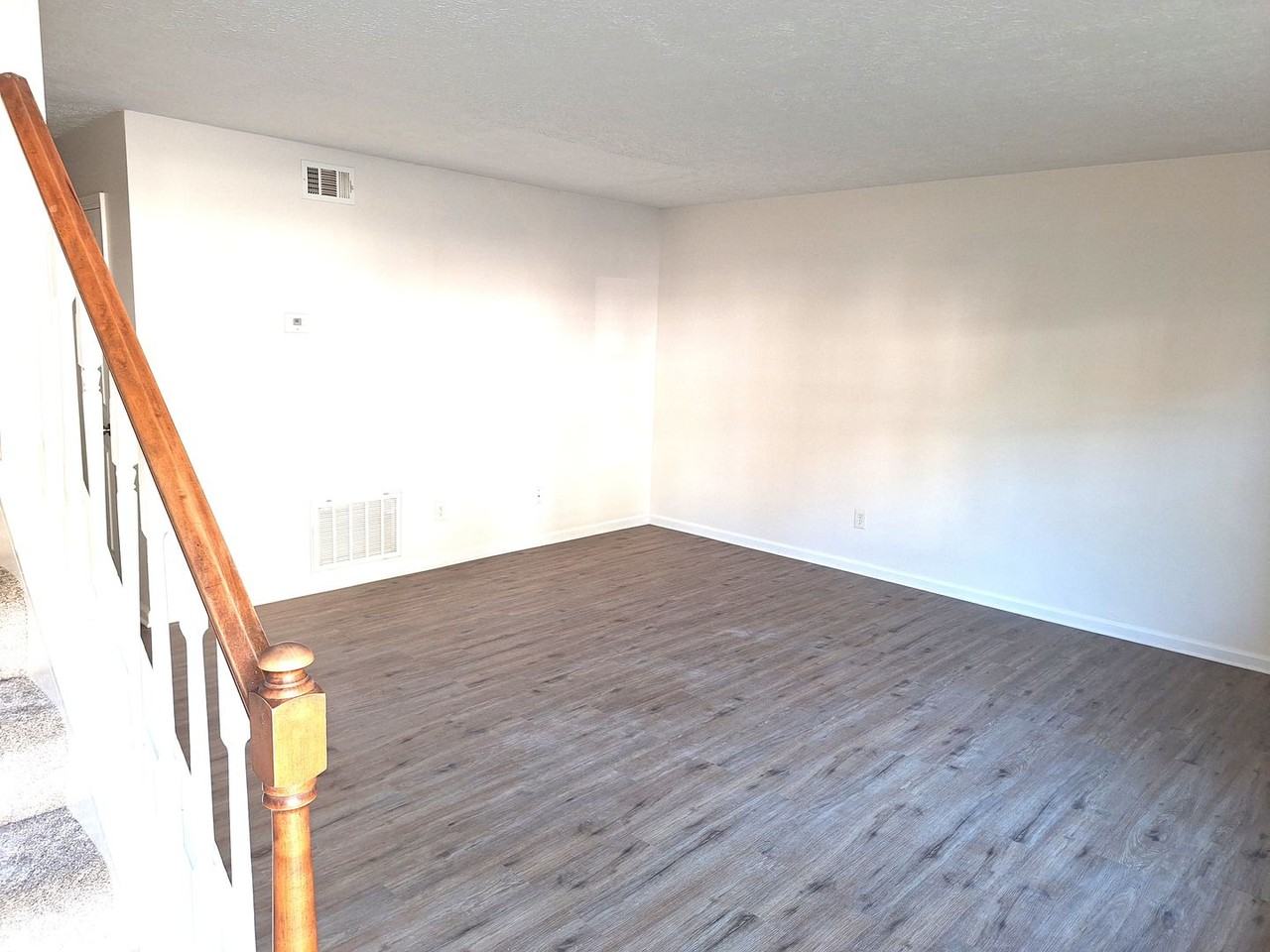 304 Susan Constant Dr - Photo 3 of 17