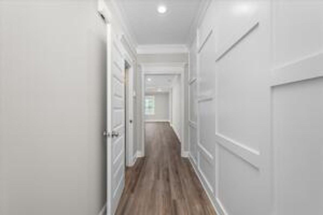 1005 Linsmore Ave - Photo 3 of 27