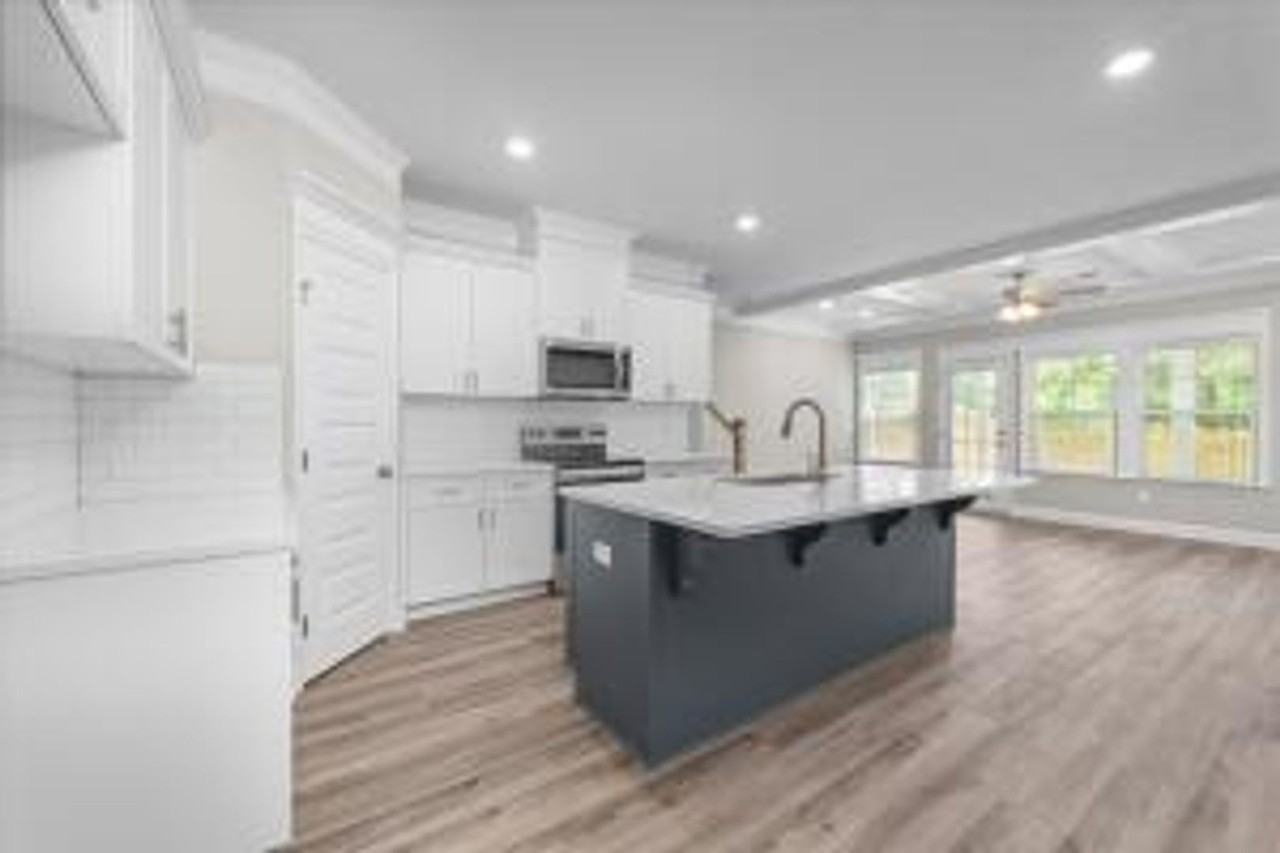 1005 Linsmore Ave - Photo 4 of 27
