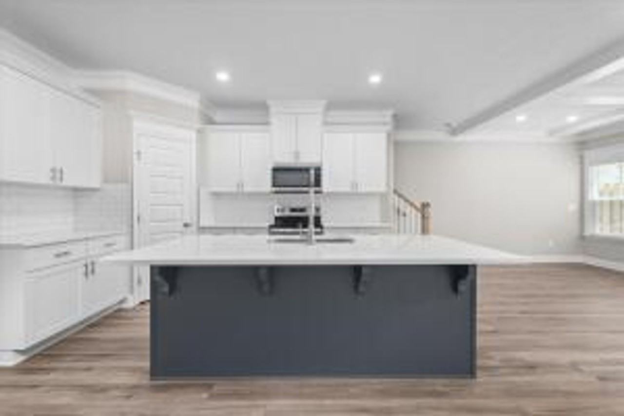 1005 Linsmore Ave - Photo 5 of 27