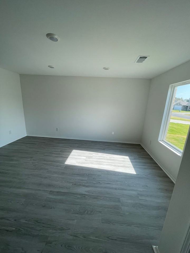 5104 Yukon Dr - Photo 3 of 15